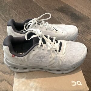 On Running Women's Shoes - White and Gray